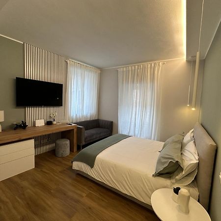 The Captain'S Apartments Sirocco - City Center Leonardo Academy Sesto Calende Exterior foto